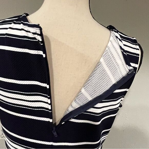 Midi sleeveless striped dress - Picture 4 of 9